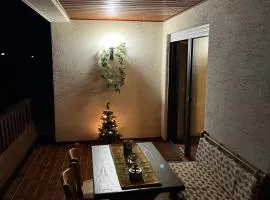Wohngemeinschaft mit 3 privaten Zimmern, jedes Zimmer hat 2 Betten