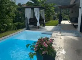 Palmen Oase Saarburg, Exklusives Retreat mit Pool, Palmen und traumhafter Aussicht