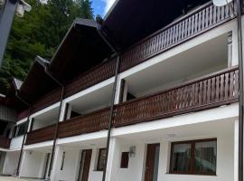 Casa Lazar，位于Cumpăna的酒店