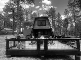 Grand Canyon Cabin! One hour and 10 minutes to the South Entrance!