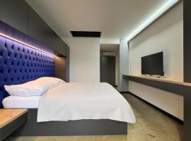 Spill Apartments，位于卡鲁扎的公寓