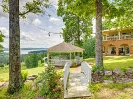 1 Mi to Lake Guntersville Scenic Condo Retreat!