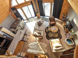 Wildlife Chalet - Sauna Lakeview Firepit Wifi，位于Tofte的酒店