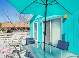 1 Mi to Avalon Pier Charming Coastal Cottage!