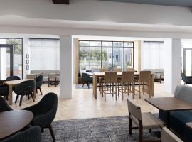 Staybridge Suites - Ames by IHG，位于埃姆斯的酒店