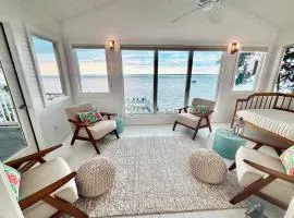 Spectacular Suttons Bay Stay - Game Room Kayaks Pizza Oven & More