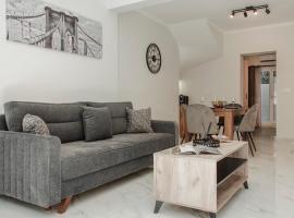 Komis Yard House, luxury apartment, Zakynthos，位于扎金索斯镇的酒店