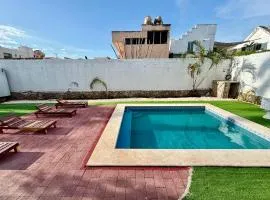 Sunlit Hideaway plus shared Pool for 6