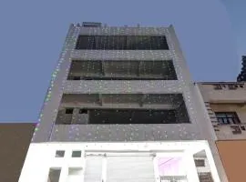 Super Capital O Townhouse Govinda Royal