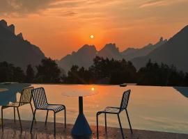 XMAN Sunrise Peaks Resort--Sky Mirror Infinity Pool，位于张家界的酒店