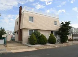 Ocean Side, Single Family Home In Brighton Beach, Wifi, 36236