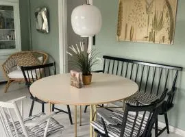 Stylish 3- bedroom Home with Garden & Terrace- Sleeps up to 6 guests