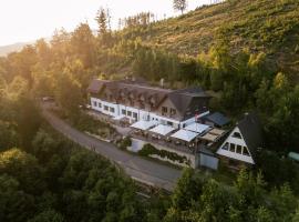 Die Triniushütte "Thüringens schönste Aussicht"，位于Rauenstein的酒店