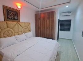 Oghomwen Lodge and Service Apartment，位于贝宁城的酒店