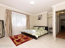 Midrand Premium Villa at Noordwyk，位于米德兰的酒店