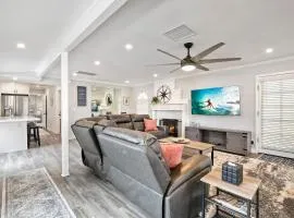 Steps to Beach, 2BR Dog Friendly Home with Fire Pit