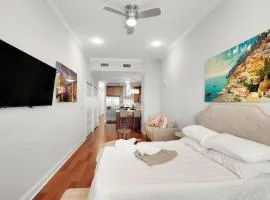 XL Studio - Studio with Pool & Scenic Rooftop