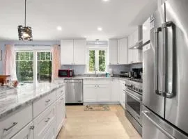 Charming Getaway with Hot Tub Dog Friendly