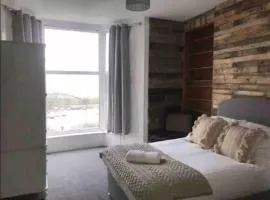 106 Brynmill - Room 5 - Sea views