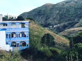 Djabraba's Boarding Rooms，位于Gar&ccedil;a的带停车场的酒店