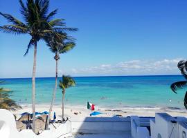 Pelicano Inn Playa del Carmen - Beachfront Hotel，位于普拉亚卡门的酒店