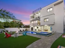 Ocean Muse - Lux Waterfront Escape - Pool - Dock