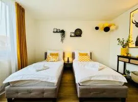 Black&Yellow Apartment Bielefeld 24h Check in WLAN Parkplatz ÖPNV