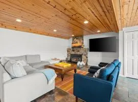 Cozy Pet-Friendly Condo l Pool l Dock l Walk to Parks