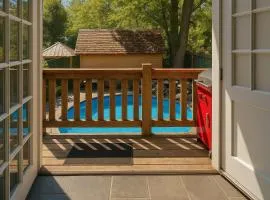 Charming "Melrose Place" w Pool, Private Deck & Grill