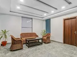 Collection O Yamuna Palace Near Gomti Riverfront Park