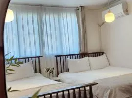 # Suwon Sensory Accommodation House-J # Gwanggyo Trade # Hwaseong Haenggung Palace # Near Changryongmun Gate # Two Rooms # Up to 5 People # kt Weiz Park