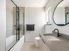 Luxury 1BD Cozy Retreat