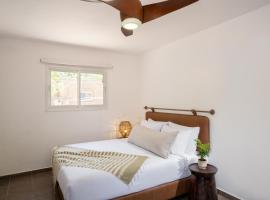Lotan Desert Travel Hotel，位于Kibbutz Lotan的山林小屋