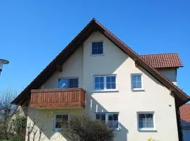 Ganze Wohnung mit Balkon, bis 5 Personen rund 90 qm