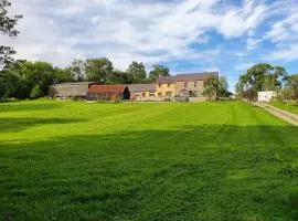 Orielton Fach Farm - Cosy rural lodge in beautiful surroundings