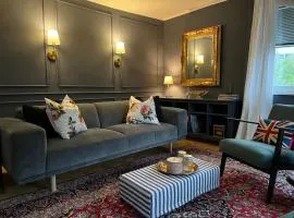 Ruhig trotz Stadtzentrum mit Parkplatz auf Privatgrundstück