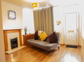 Mansfield House - Sleeps 10, Free Parking, WiFi - Weekly & Monthly Stay Deals!，位于曼斯菲尔德的酒店