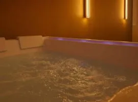 Suite romantique, jacuzzi & pièce secrète Centre ville Cahors