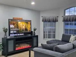 Spacious Modern Home, Near UCF, Sleeps 6