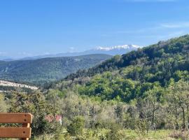 Tiny House en bois，位于Cubières-sur-Cinoble的酒店