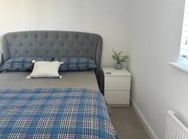 Ensuite Room in a home- East of Edinburgh