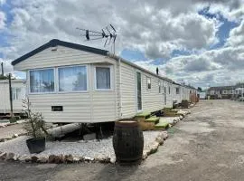Four-bed Delta Caravan, Uddingston, Glasgow Located in Uddingston, Glasgow at Maryville Caravan Site