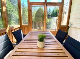 Chalet Oh Deer ! Spa et bois pour feu inclus，位于Entrelacs的酒店