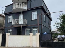 mano guest house，位于巴统的酒店