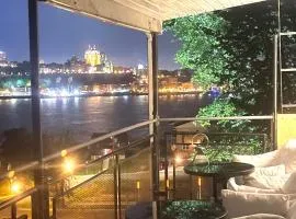 Royal View Frontenac Balconies 6 bedrooms 15 guests