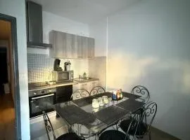 Cœur de ville au 1er 66M2, vu sur la place