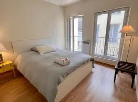 Chambre privative au calme en plein centre avec balcon