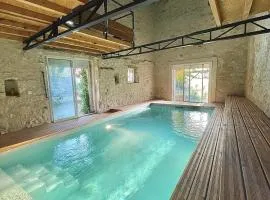 Suites zen dans maison d'hôtes avec piscine intérieure et jardin