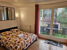 Chambre avec salon et balcon - Gare Annemasse