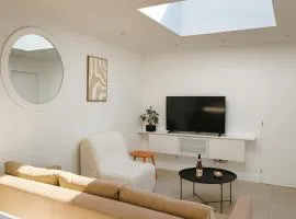 Maison moderne jardin piscine et parking prives, près d'Aix Centre